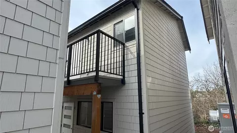 476 SE Barrington Dr #E, Oak Harbor, WA 98277
