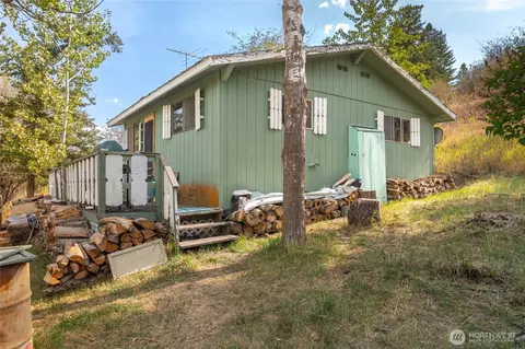 653 B Ellemeham Mtn Rd, Oroville, WA 98844