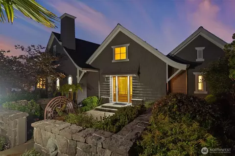 1907 E Bay Dr NE, Olympia, WA 98506