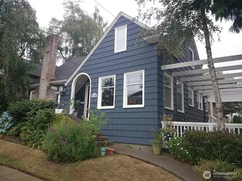 2103 41st Ave SW, Seattle, WA 98116