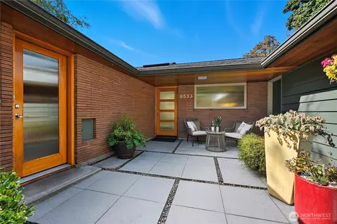 8533 Burke Ave N, Seattle, WA 98103