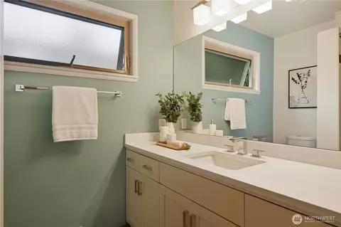 Bath - 8533 Burke Ave N, Seattle, WA 98103 photo 2 of 3