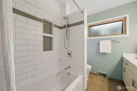 Bath - 8533 Burke Ave N, Seattle, WA 98103 photo 1 of 3