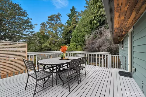 Exterior - 8533 Burke Ave N, Seattle, WA 98103 photo 4 of 10