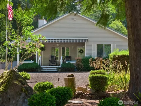 320 E Ballantrae Dr, Shelton, WA 98584