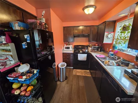 Kitchen - 1413 E Marine View Dr, Everett, WA 98201 photo 2 of 2