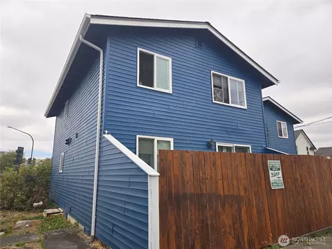 Exterior - 1413 E Marine View Dr, Everett, WA 98201 photo 8 of 10