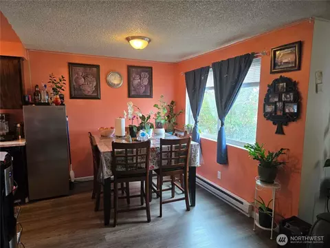 Dining - 1413 E Marine View Dr, Everett, WA 98201 photo 1 of 2