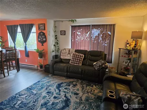 Living - 1413 E Marine View Dr, Everett, WA 98201 photo 4 of 5