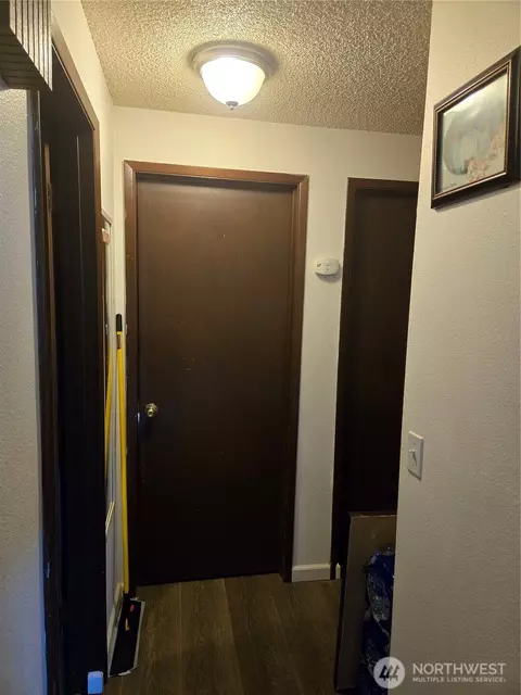 Entry Way - 1413 E Marine View Dr, Everett, WA 98201 photo 2 of 2