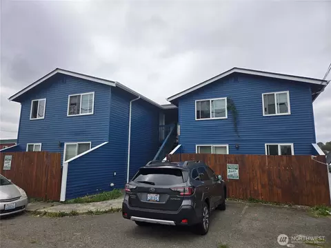 Exterior - 1413 E Marine View Dr, Everett, WA 98201 photo 7 of 10