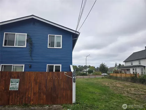 Exterior - 1413 E Marine View Dr, Everett, WA 98201 photo 6 of 10