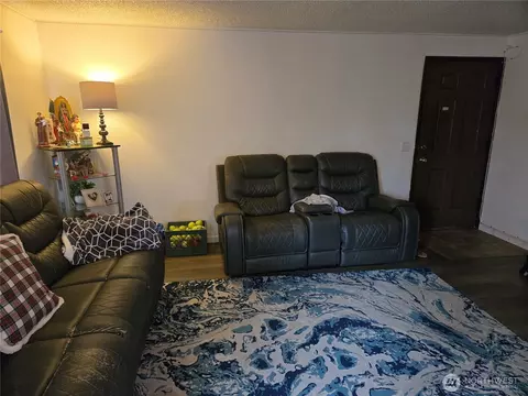 Living - 1413 E Marine View Dr, Everett, WA 98201 photo 2 of 5