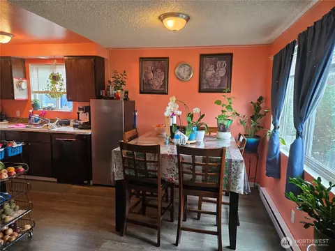 Dining - 1413 E Marine View Dr, Everett, WA 98201 photo 2 of 2