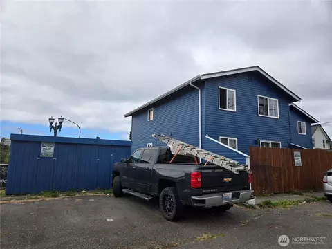 Exterior - 1413 E Marine View Dr, Everett, WA 98201 photo 9 of 10