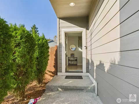 Entry Way - 3625 202nd Pl SE, Bothell, WA 98012 photo 1 of 2