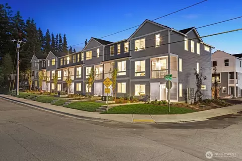 7025 Rainier Dr #H, Everett, WA 98203