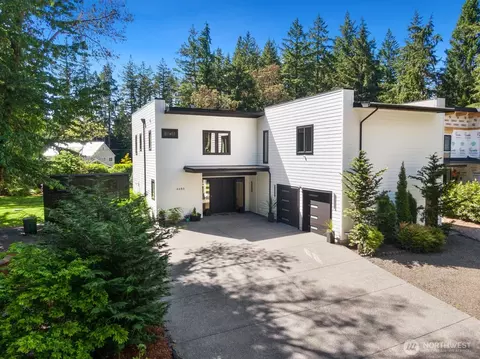 6680 NE Ralston Rd, Bainbridge Island, WA 98110