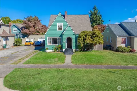 121 6th Ave NW, Puyallup, WA 98371