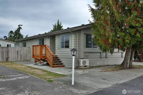 700 NW Crosby Ave #35, Oak Harbor, WA 98277
