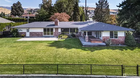 1706 Eastmont Ave, East Wenatchee, WA 98802