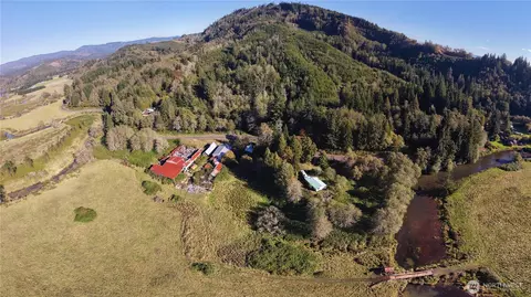 105 E Valley Rd, Skamokawa, WA 98647