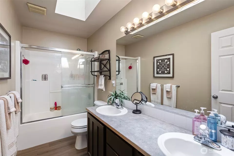 Bath - 2256 SE Bandera Ct, Port Orchard, WA 98367 photo 3 of 3