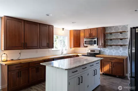 Kitchen - 121 Cabe Rd, Chehalis, WA 98532 photo 1 of 6