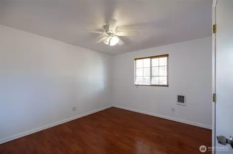 Bedroom - 121 Cabe Rd, Chehalis, WA 98532 photo 5 of 6