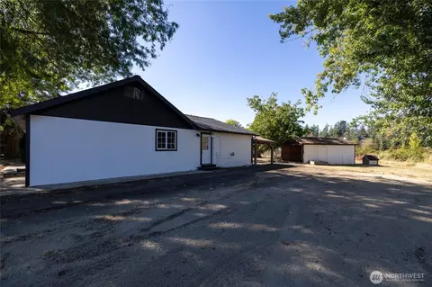 Exterior - 121 Cabe Rd, Chehalis, WA 98532 photo 3 of 8