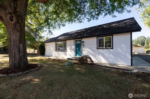 121 Cabe Rd, Chehalis, WA 98532