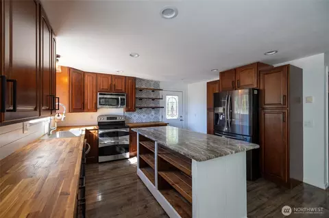 Kitchen - 121 Cabe Rd, Chehalis, WA 98532 photo 3 of 6
