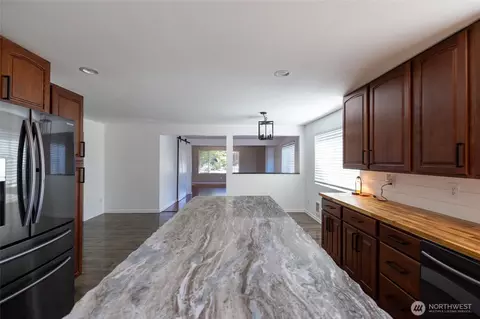 Kitchen - 121 Cabe Rd, Chehalis, WA 98532 photo 5 of 6