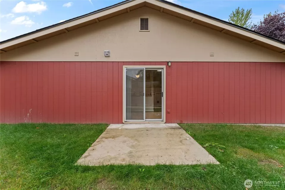 Exterior - 10214 13th Avenue Ct E #F, Tacoma, WA 98445 photo 2 of 4