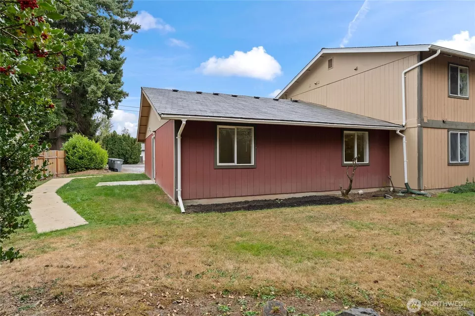 Exterior - 10214 13th Avenue Ct E #F, Tacoma, WA 98445 photo 3 of 4