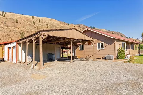 Exterior - 245 Twisp-carlton Rd, Twisp, WA 98856 photo 10 of 15