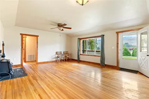 Living - 245 Twisp-carlton Rd, Twisp, WA 98856 photo 3 of 3