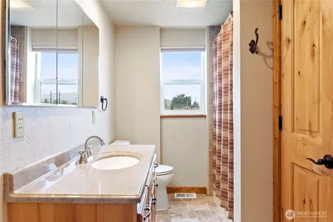 Bath - 245 Twisp-carlton Rd, Twisp, WA 98856 photo 1 of 1