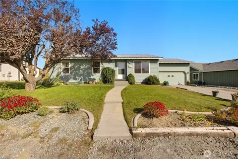 605 Bramble Ave, Omak, WA 98841