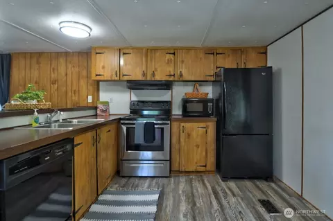 987 Tipsoo Loop N, Rainier, WA 98576 photo 3
