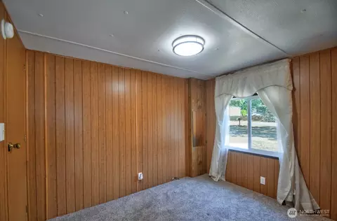 987 Tipsoo Loop N, Rainier, WA 98576 photo 12