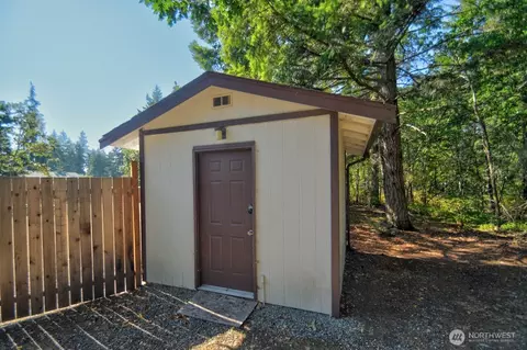 987 Tipsoo Loop N, Rainier, WA 98576 photo 16