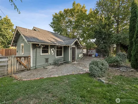 1921 Division St, Enumclaw, WA 98022
