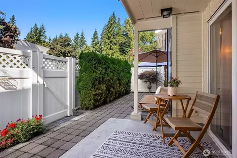 831 126th Pl NE #B103, Bellevue, WA 98005