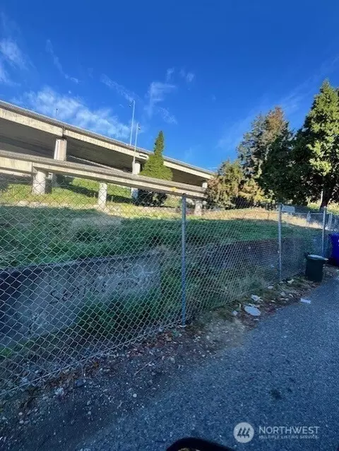 4048 Pasadena Pl NE, Seattle, WA 98105
