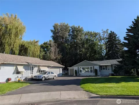 312 SE 9th St, College Place, WA 99324