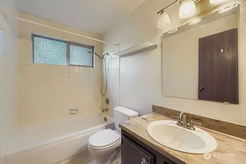 Bath - 114 212th St SE, Bothell, WA 98021 photo 2 of 2