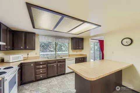 Kitchen - 114 212th St SE, Bothell, WA 98021 photo 2 of 2