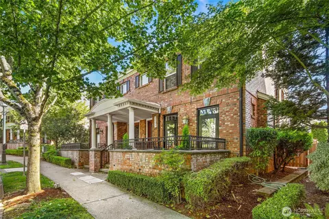 2593 NE Park Dr, Issaquah, WA 98029