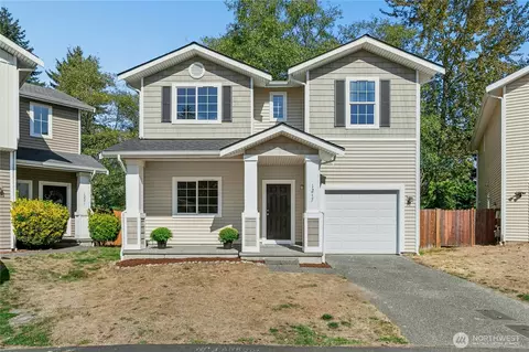 1217 143rd St SW, Lynnwood, WA 98037
